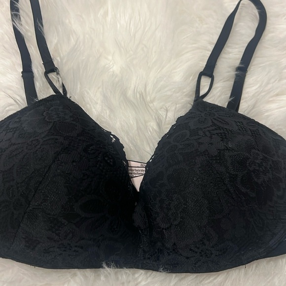 Victoria Secret padded 32D - Picture 2 of 3